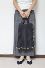 Load image into Gallery viewer, 代官山 蔦屋書店出品中/PLEATED BAG/SMALL_G