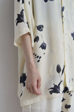 Load image into Gallery viewer, OPEN COLLAR SH_FLOWER/FLOWER