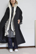 Load image into Gallery viewer, tsutae SHAWL HOODIE_SHUMAG / OFF WH×BLK
