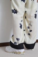Load image into Gallery viewer, WIDE AND EASY PT_FLOWER/BLK PAISLEY