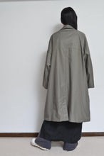 Load image into Gallery viewer, SCARF-LINED TRENCH COAT/KHAKI/01