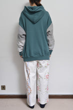 画像をギャラリービューアに読み込む, TWO-TONE HOODIE_GREEN/YELLOW print/01 size