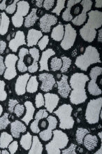 Load image into Gallery viewer, 01_FLOWER LACE CONVINI-BAG_TWO-TONE/WHT×ASS