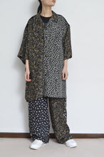 Load image into Gallery viewer, FLORAL MIX OPEN COLLAR SH /02