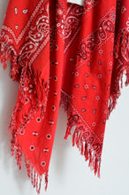 Load image into Gallery viewer, BANDANA SHAWL / RED