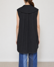 將圖片載入圖庫檢視器 PLEATED COLLAR SLEEVELESS SHIRT_C