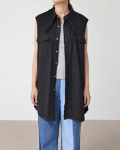 將圖片載入圖庫檢視器 PLEATED COLLAR SLEEVELESS SHIRT_C