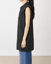 Load image into Gallery viewer, PLEATED COLLAR SLEEVELESS SHIRT_A