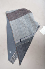 Load image into Gallery viewer, HOOD SHAWL (tsutae SPECIAL) / B