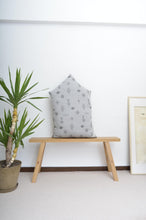 Load image into Gallery viewer, RUG CUSHION (PANSY) / C