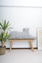 画像をギャラリービューアに読み込む, RUG CUSHION (CHEETAH)