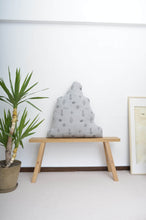 画像をギャラリービューアに読み込む, RUG CUSHION (JESUS)