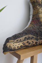 画像をギャラリービューアに読み込む, RUG CUSHION (CHEETAH)