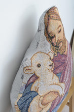 画像をギャラリービューアに読み込む, RUG CUSHION (JESUS)