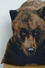 画像をギャラリービューアに読み込む, RUG CUSHION (GRIZZLY BEAR)