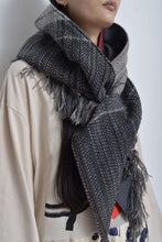 Load image into Gallery viewer, HOOD SHAWL (tsutae SPECIAL) / B