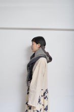Load image into Gallery viewer, HOOD SHAWL (tsutae SPECIAL) / B