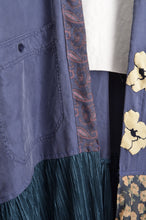 Load image into Gallery viewer, FLOWER PATCH ROBE / NAV