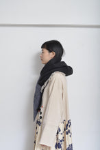 Load image into Gallery viewer, HOOD SHAWL (tsutae SPECIAL) / C