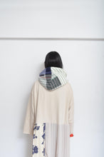Load image into Gallery viewer, HOOD SHAWL (tsutae SPECIAL) / A