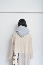 Load image into Gallery viewer, HOOD SHAWL (tsutae SPECIAL) / A