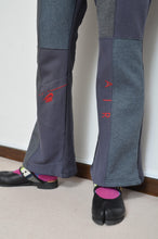 Load image into Gallery viewer, FLARED SWEAT PT / 01_DARK