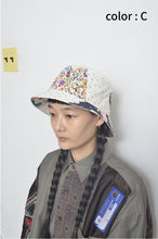 Load image into Gallery viewer, CUT AND CONNECTED DOT BUCKET HAT