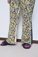 Load image into Gallery viewer, FLARED FLORAL PT 02 / ASS_B
