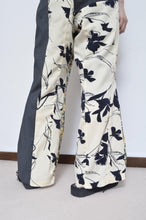Load image into Gallery viewer, FLARED FLORAL PT 02 / ASS_B