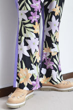 Load image into Gallery viewer, FLARED FLORAL PT 01 / ASS_C