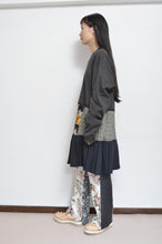 Load image into Gallery viewer, TIERED L/ST OP 01 / CHARCOAL_B