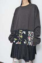 Load image into Gallery viewer, TIERED L/ST OP 01 / CHARCOAL_C