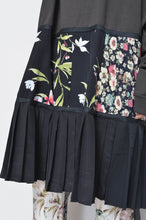 Load image into Gallery viewer, TIERED L/ST OP 01 / CHARCOAL_C