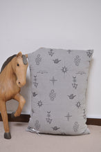 Load image into Gallery viewer, RUG CUSHION (M) / 005