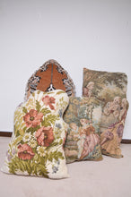 Load image into Gallery viewer, RUG CUSHION (M) / 005