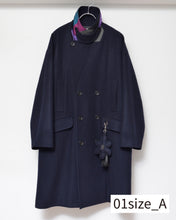 โหลดรูปภาพลงในเครื่องมือใช้ดูของ Gallery [สินค้าพรีออเดอร์คอลเลคชั่น AW26-27] เสื้อโค้ท Pea Coat ติดชาร์มลายดอกไม้ / ผ้าสักหลาดขนสัตว์ × ผ้าสปอร์ต
