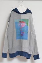 Load image into Gallery viewer, your right things in 代官山 蔦屋書店 出品中〜11/3まで:TWO-TONE HOODIE_BLUE/GREEN print/02 size
