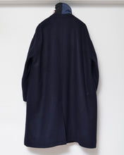โหลดรูปภาพลงในเครื่องมือใช้ดูของ Gallery [สินค้าพรีออเดอร์คอลเลคชั่น AW26-27] เสื้อโค้ท Pea Coat ติดชาร์มลายดอกไม้ / ผ้าสักหลาดขนสัตว์ × ผ้าสปอร์ต
