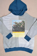 画像をギャラリービューアに読み込む, your right things in 代官山 蔦屋書店 出品中〜11/3まで:TWO-TONE HOODIE_BLUE/YELLOW print/01 size
