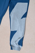 Load image into Gallery viewer, your right things in 代官山 蔦屋書店 出品中〜11/3まで:TWO-TONE UNE UNE SWEAT PT_BLUE/02 size
