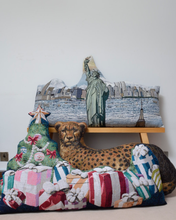画像をギャラリービューアに読み込む, RUG CUSHION_ STATUE OF LIBERTY
