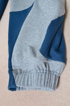 Load image into Gallery viewer, your right things in 代官山 蔦屋書店 出品中〜11/3まで:TWO-TONE UNE UNE SWEAT PT_BLUE/02 size
