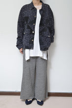 Load image into Gallery viewer, FLOWER LACE QUILTED WORK BLOUSON_BLACK
