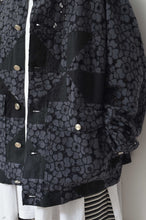 Load image into Gallery viewer, FLOWER LACE QUILTED WORK BLOUSON_BLACK
