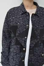 Load image into Gallery viewer, FLOWER LACE QUILTED WORK BLOUSON_BLACK
