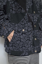 Load image into Gallery viewer, FLOWER LACE QUILTED WORK BLOUSON_BLACK
