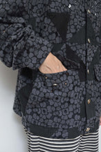 Load image into Gallery viewer, FLOWER LACE QUILTED WORK BLOUSON_BLACK
