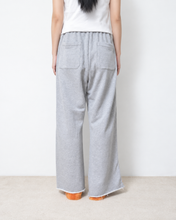 将图片加载到图库查看器，Beaded line flare sweat pants
