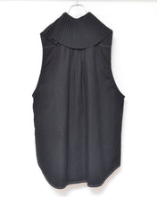 將圖片載入圖庫檢視器 PLEATED COLLAR SLEEVELESS SHIRT_C
