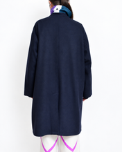 โหลดรูปภาพลงในเครื่องมือใช้ดูของ Gallery [สินค้าพรีออเดอร์คอลเลคชั่น AW26-27] เสื้อโค้ท Pea Coat ติดชาร์มลายดอกไม้ / ผ้าสักหลาดขนสัตว์ × ผ้าสปอร์ต
